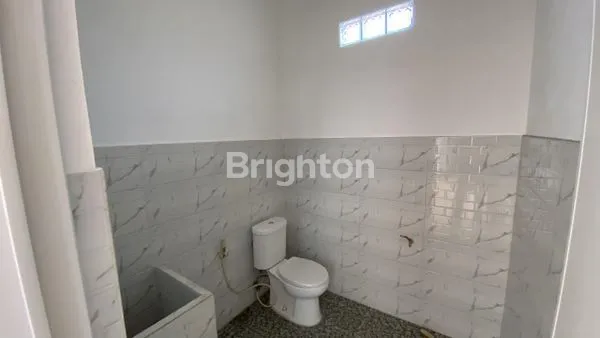 image RUMAH NUANSA KOLONIAL ESTETIK AREA KLOJEN PULAU PULAU. SEWA MIN.2 TAHUN. (2)