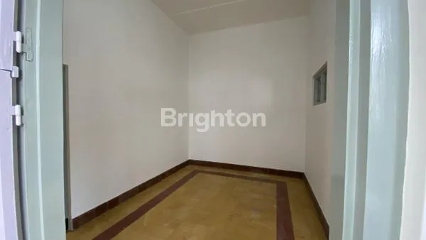 image RUMAH NUANSA KOLONIAL ESTETIK AREA KLOJEN PULAU PULAU. SEWA MIN.2 TAHUN. (4)