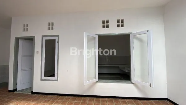 image RUMAH NUANSA KOLONIAL ESTETIK AREA KLOJEN PULAU PULAU. SEWA MIN.2 TAHUN. (6)