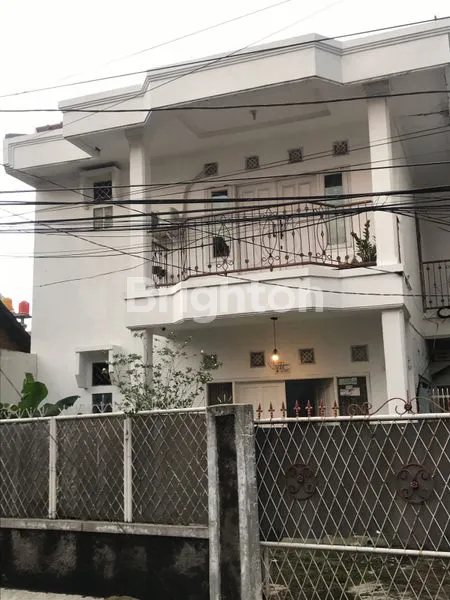 RUMAH 2 LANTAI DI UTAN KAYU MATRAMAN JAKARTA TIMUR