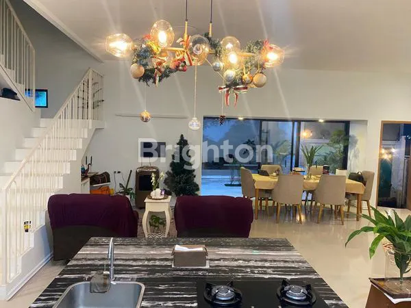 image RUMAH VILLA ALA YUNANI JALAN GOTONG ROYONG SERUA CIPUTAT TANGERANG SELATAN (2)