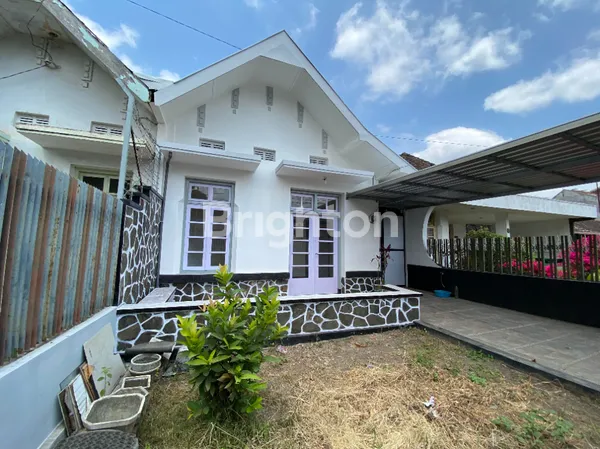image RUMAH NUANSA KOLONIAL ESTETIK AREA KLOJEN PULAU PULAU. SEWA MIN.2 TAHUN. (1)