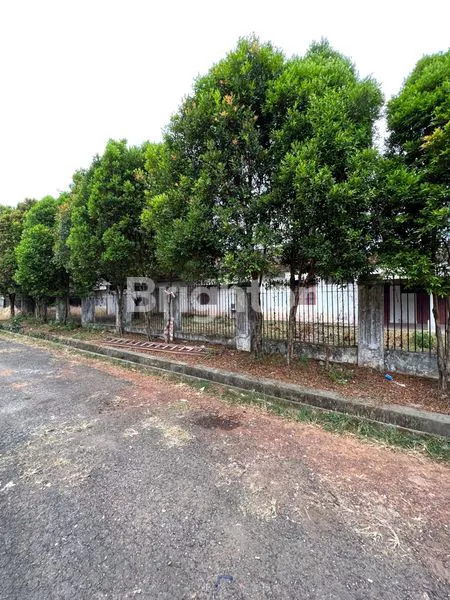 image RUMAH DENGAN TANAH LUAS DI PUSAT KOTA AREA KM 9 (3)