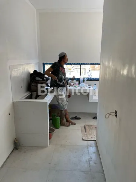 image RUMAH GRESS 2 LT DI JEMURSARI TIMUR SURABAYA  (3)