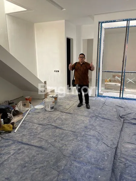 image RUMAH GRESS 2 LT DI JEMURSARI TIMUR SURABAYA  (4)