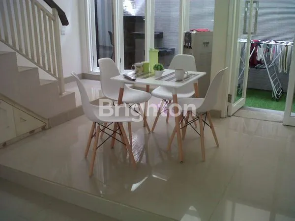 image RUMAH MINIMALIS 2 LANTAI DI KOALA REGENCY SURABAYA TIMUR  (3)