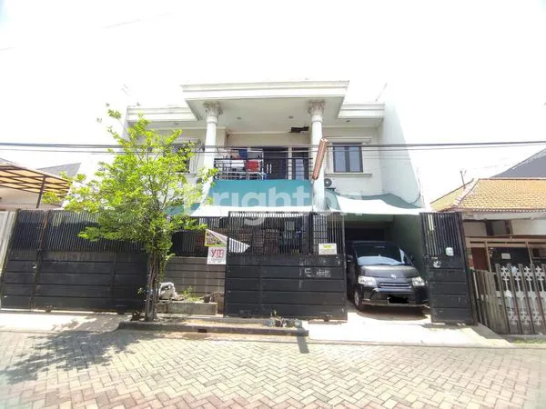 image RUMAH 2 LANTAI SIAP HUNI SUPER STRATEGIS SELANGKAH DARI MERR DAN RAYA KERTAJAYA (1)