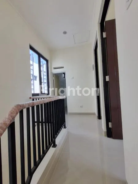 image RUMAH BARU 2 LANTAI  DI TERA DAMAI BEKASI (3)