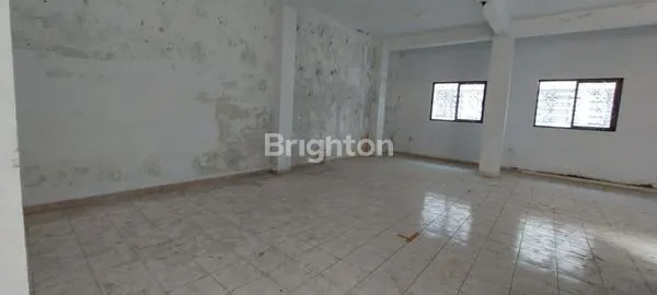 image TURUN HARGA!!! RUKO 2,5 LANTAI DENGAN ROOFTOP LUAS DEKAT LAPAS SOLO (3)