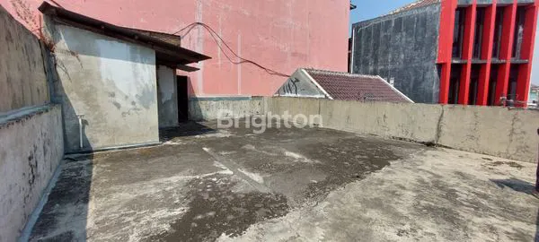 image TURUN HARGA!!! RUKO 2,5 LANTAI DENGAN ROOFTOP LUAS DEKAT LAPAS SOLO (4)