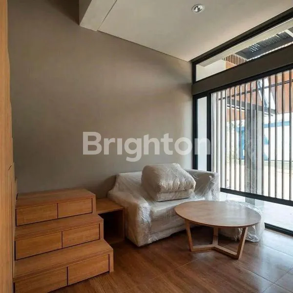 image RUMAH CANTIK FULL FURNISH DEPAN TAMAN DI FLEEKHAUZ BSD TANGERANG (6)