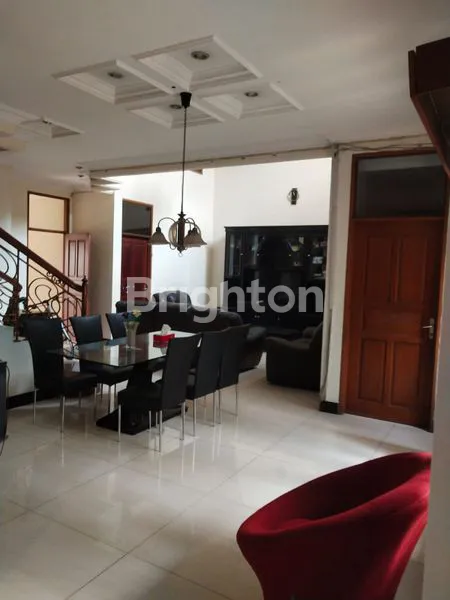 image RUMAH 2 LANTAI SIAP HUNI DI KAWASAN YANG TENANG & NYAMAN (8)