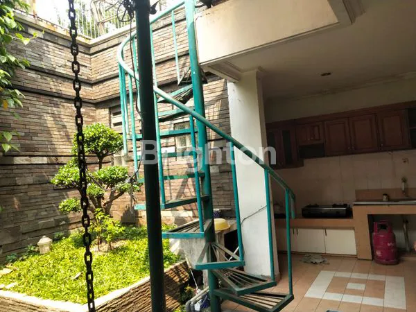 image RUMAH 2 LANTAI SIAP HUNI DI KAWASAN YANG TENANG & NYAMAN (5)