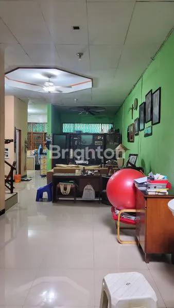 image RUMAH JELAMBAR 2 LT PINGGIR JALAN (4)