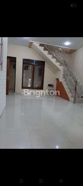 image RUMAH 2 LANTAI TERAWAT SIAP HUNI DEKAT METRO INDAH MALL DAN RS.AL ISLAM (1)