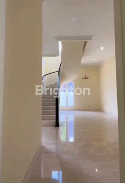 image RUMAH HOOK PALING GAGAH DENGAN ROW JALAN PALING LEBAR (1)