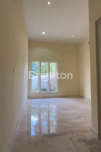 image RUMAH HOOK PALING GAGAH DENGAN ROW JALAN PALING LEBAR (3)