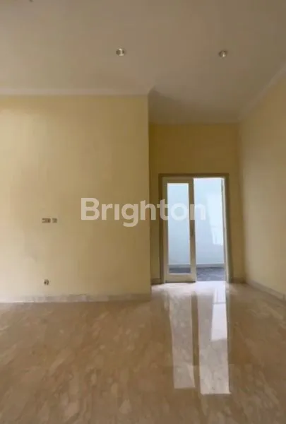 image RUMAH HOOK PALING GAGAH DENGAN ROW JALAN PALING LEBAR (5)