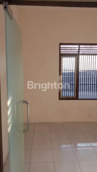 image RUMAH DI JALAN UTAMA  MANGUHARJO MADIUN SURABAYA (5)