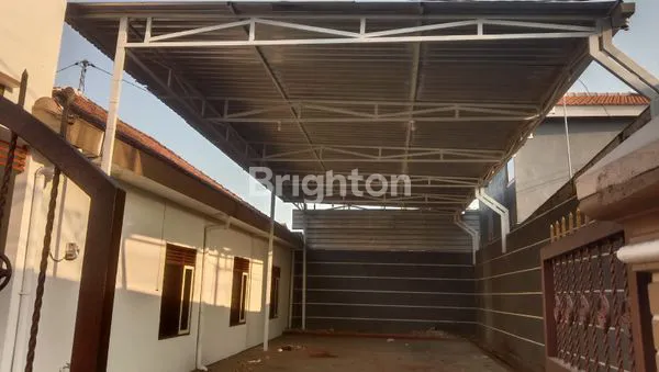 image RUMAH DI JALAN UTAMA  MANGUHARJO MADIUN SURABAYA (7)