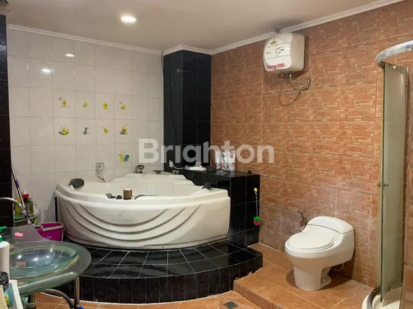 image RUMAH JELAMBAR HOEK 13 X 14 HOOK DAERAH PAKUWON 2 LANTAI (5)