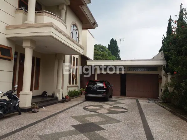 RUMAH 2 LANTAI MEWAH DI KAWASAN ELITE SETIABUDI BANDUNG.