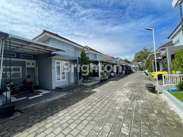 image RUMAH MODERN MINIMALIS SIAP HUNI DI TULUNGAGUNG (6)