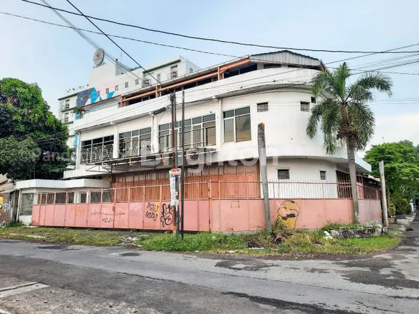 image DI YOGYA ADA RUMAH BESAR DUA LANTAI UNTUK TEMPAT USAHA (1)