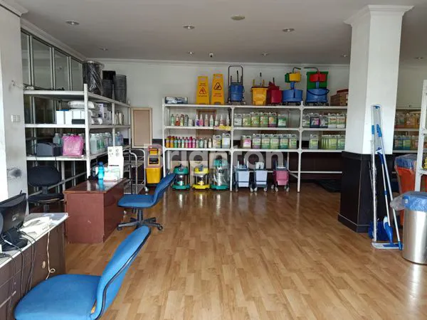 image DI YOGYA ADA RUMAH BESAR DUA LANTAI UNTUK TEMPAT USAHA (3)