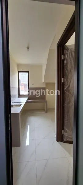 image RUMAH 2 LANTAI CLUSTER DAKOTA DI SUVARNA SUTERA (2)