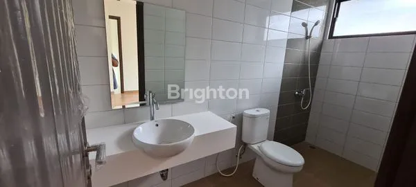 image RUMAH 2 LANTAI CLUSTER DAKOTA DI SUVARNA SUTERA (3)