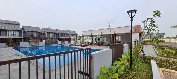 image RUMAH 2 LANTAI CLUSTER DAKOTA DI SUVARNA SUTERA (6)
