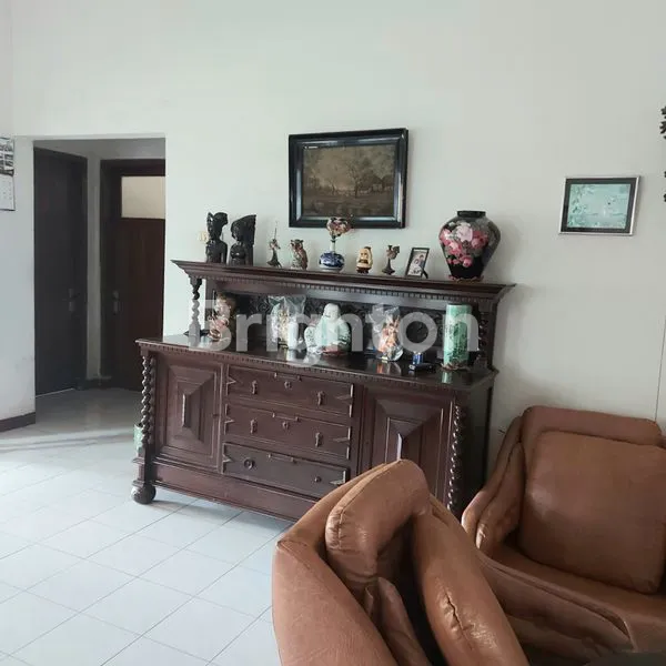 image RUMAH SANGAT STRATEGIS COCOK UNTUK BERBAGAI JENIS USAHA (6)