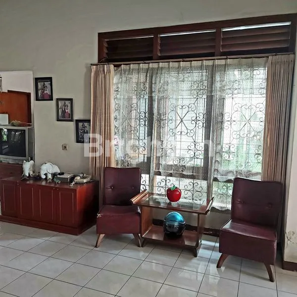 image RUMAH SANGAT STRATEGIS COCOK UNTUK BERBAGAI JENIS USAHA (7)