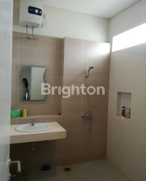 image RUMAH MEWAH ROYAL RESIDENCE LT 160 LB 250 (2)