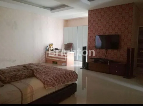 image RUMAH MEWAH ROYAL RESIDENCE LT 160 LB 250 (3)