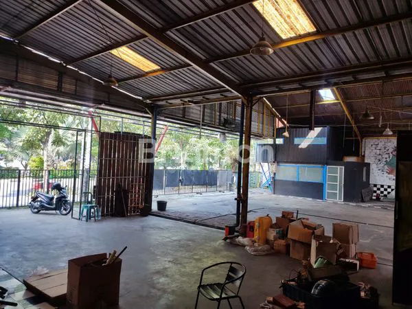 image BANGUNAN EX BENGKEL ( RANGKA BESI ) MAYJEND SUNGKONO SURABAYA BARAT LOKASI STRATEGIS (3)