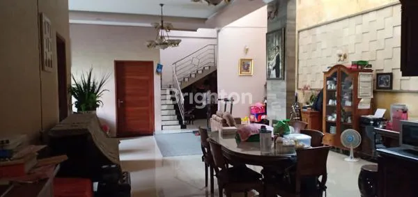 image RUMAH BESAR HARGA MIRING DI PEMOGAN (5)