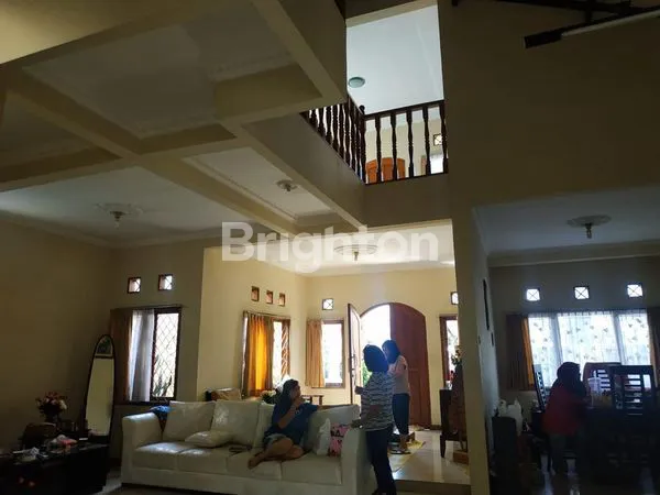 image RUMAH VILA TERAWAT DI KOLONEL MASTURI LEMBANG BANDUNG (7)