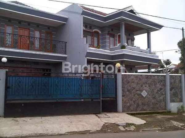 image RUMAH VILA TERAWAT DI KOLONEL MASTURI LEMBANG BANDUNG (1)