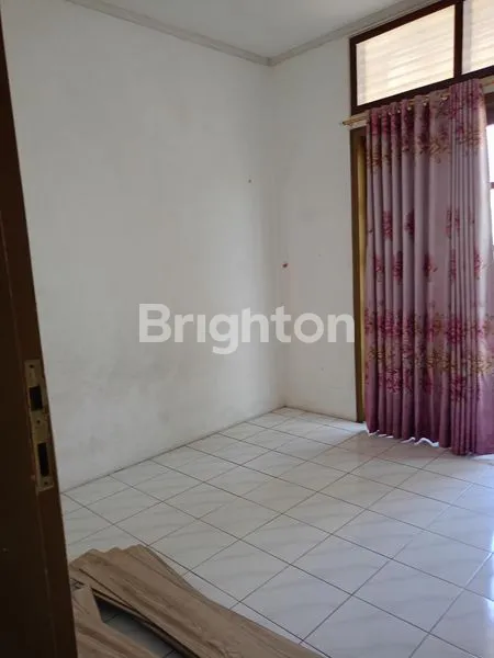 image RUMAH TIGA LANTAI SIAP HUNI UNTUK DI SEWAKAN (4)