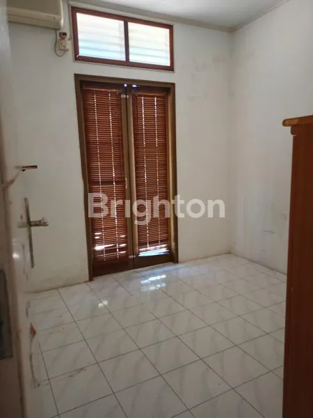 image RUMAH TIGA LANTAI SIAP HUNI UNTUK DI SEWAKAN (6)