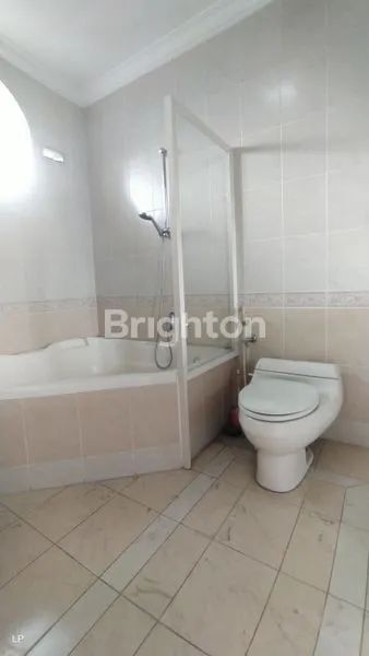 image RUMAH TINGKAT PONDOK INDAH JAKARTA SELATAN, CANTIK ADA KOLAM RENANGNYA (8)