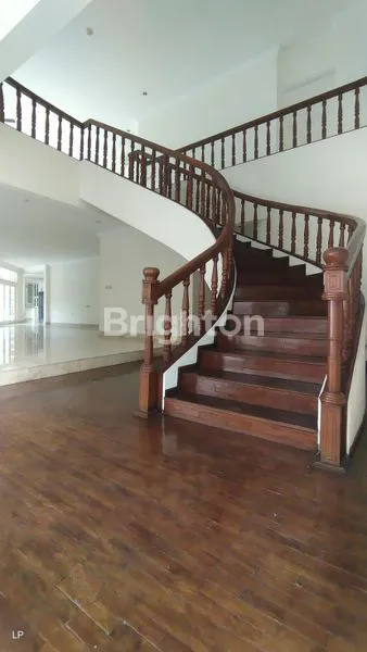 image RUMAH TINGKAT PONDOK INDAH JAKARTA SELATAN, CANTIK ADA KOLAM RENANGNYA (2)