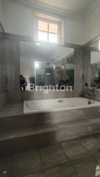 image RUMAH TINGKAT PONDOK INDAH JAKARTA SELATAN, CANTIK ADA KOLAM RENANGNYA (6)