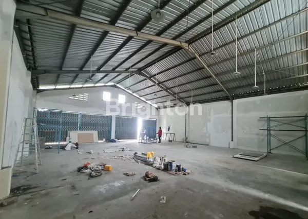 GUDANG LANTAI BETON SIAP PAKAI DI RUNGKUT ASRI