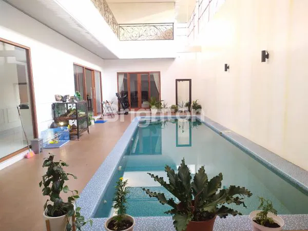 image RUMAH MEWAH DENGAN KOLAM RENANG PRIBADI BONUS FURNITURE DI MOJOLABAN SUKOHARJO (8)