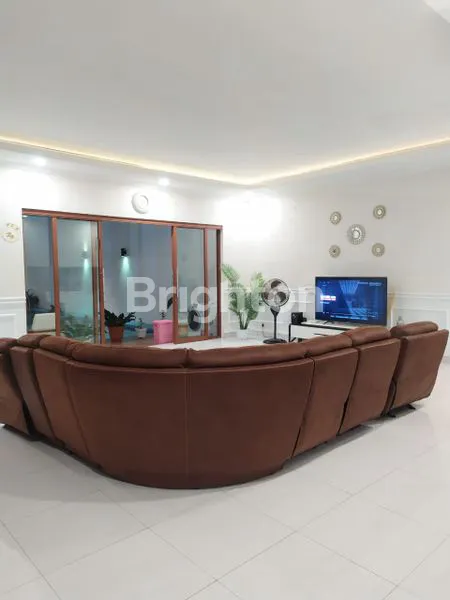 image RUMAH MEWAH DENGAN KOLAM RENANG PRIBADI BONUS FURNITURE DI MOJOLABAN SUKOHARJO (1)