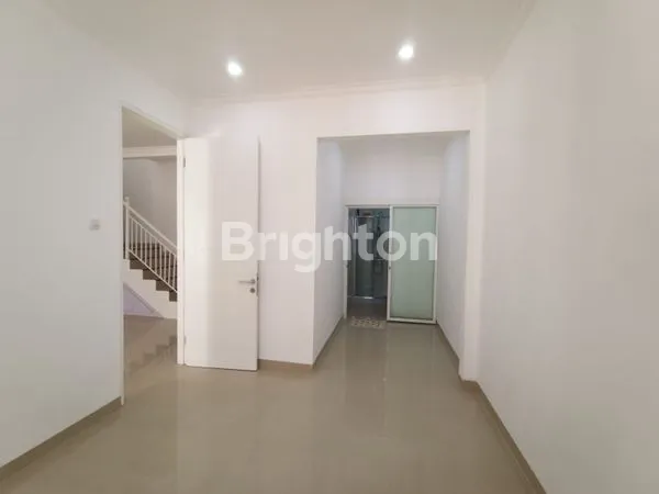 image RUMAH BARU RENOV 2 LT SIAP HUNI DEKAT DENGAN RAYA MERR, KENJERAN, MULYOSARI, MULYOREJO, UNIV ITS (3)