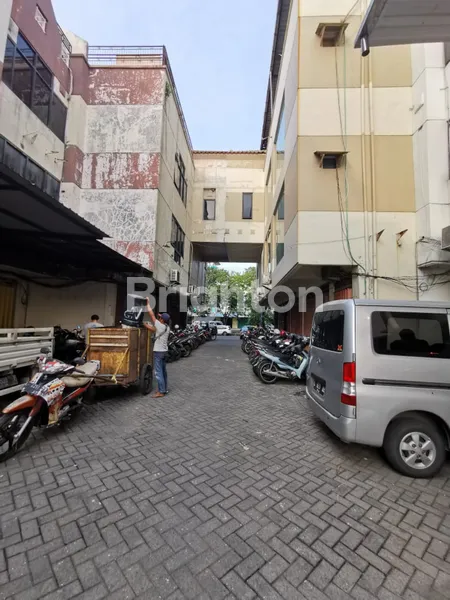 image RUKO KLAMPIS JAYA, KLAMPIS NGASEM, MANYAR SABRANGAN, KERTAJAYA INDAH KONDISI KOSONGAN, HADAP BARAT SHGB (2)